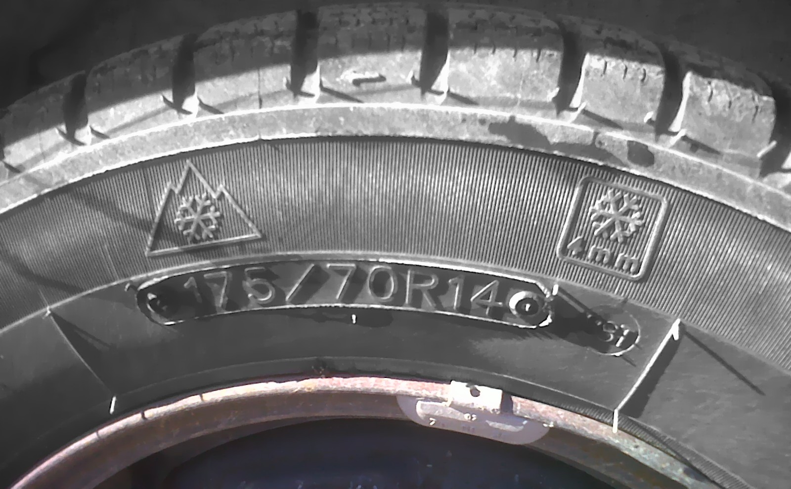 Know How To Check The Manufacturing Date Of A Tyre?